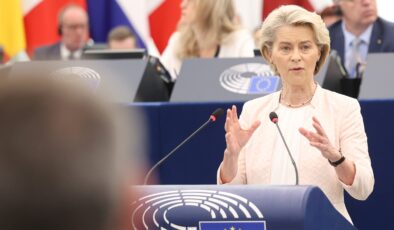 Ursula von der Leyen bir kez daha AB Komisyonu Başkanı seçildi