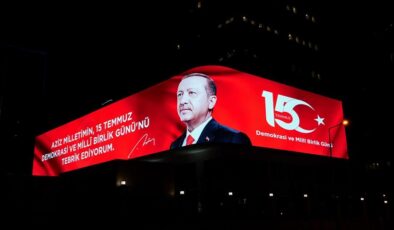 Erdoğan’ın, 15 Temmuz mesajı, İletişim Başkanlığı’ndaki dijital gösterim ekranında yayınlandı