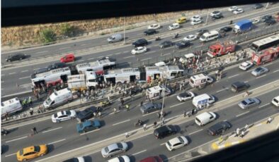 İstanbul Küçükçekmece’de metrobüsler çarpıştı: 1 ölü, 38 yaralı