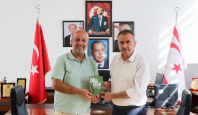 Gazimağusa Belediye Başkanı Uluçay’a kitap takdim edildi