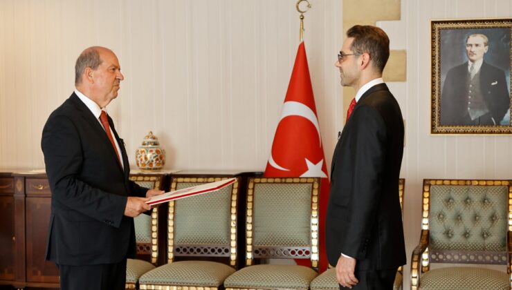 Türkiye Cumhuriyeti Lefkoşa Büyükelçisi Yasin Ekrem Serim Cumhurbaşkanı Ersin Tatar’a güven mektubunu sundu