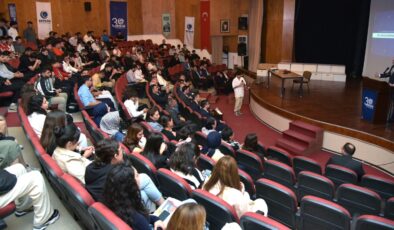 “Genç Yetişmek-Seminer Kuşağı” projesinin ilk semineri Lefkoşa AKM’de yapıldı