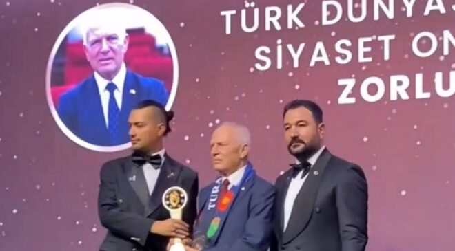 Töre’ye İstanbul’da “Kızıl Elma” ödülü verildi