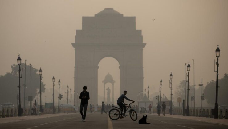 Hindistan’ın başkenti Delhi, sınırın 50 kat üzerinde zehirli dumanla mücadele ediyor