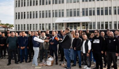 Sendikaların eylemi: Hayat pahalılığı ve Toplu İş Sözleşmesi’nde yapılmak istenen değişiklik protesto edildi