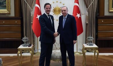 Erdoğan, Rutte ile telefonda görüştü