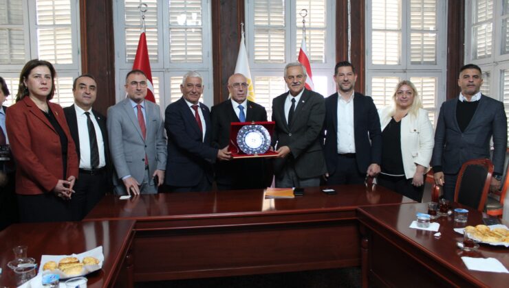 Türk Dünyası Mühendisler ve Mimarlar Birliği heyeti, Kıbrıs Türk Belediyeler Birliği’ni ziyaret etti