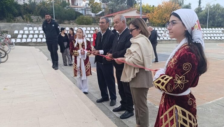 Dr. Kenan Arifoğlu’nun “İki Tekerlek Üzerinde Uzun Bir Zaman” adlı Otantik Bisikletler Sergisi Lefke’de açıldı