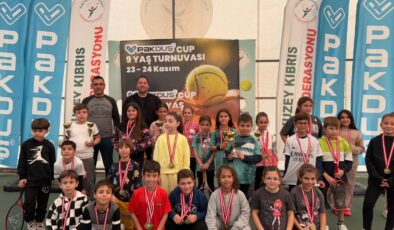 Teniste PAKDUŞ CUP 10 yaş Turnuvasında şampiyonlar belli oldu