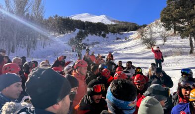 Türkiye Sağlık Bakanlığı, hayatını kaybettiği açıklanan sporcunun yoğun bakımda olduğunu duyurdu