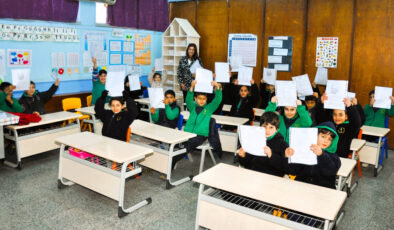 İlk ve orta dereceli okullarda  karneler verildi..Şubat tatili başladı