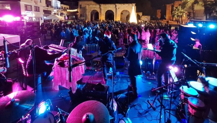 Gazimağusa Belediyesi Namık Kemal Meydanı’nda yeni yıl kutlaması düzenledi