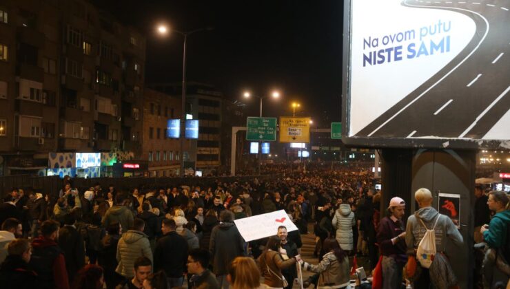 Sırbistan’da öğrencilerin yol kapatma eylemi sürüyor