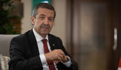 Ertuğruloğlu:Denktaş, her zaman kalbimizde müstesna bir yere sahip olacak