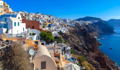 Santorini Adası’nda 30 kilometrelik fay hattının aktif hale geldiği belirtildi