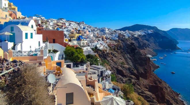 Santorini Adası’nda 30 kilometrelik fay hattının aktif hale geldiği belirtildi