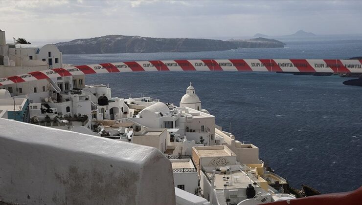 Santorini Adası’nda halk, tsunami riskine karşı önlem almaya başladı