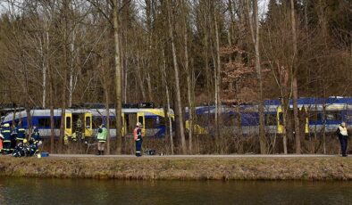 Almanya’da tren kazası: 1 kişi öldü, 11 kişi yaralandı