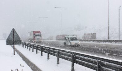 İstanbul’da kar alarmı: Tüm ilçeler için “sarı kod” uyarısı verildi, kar yağışı üç gün sürecek