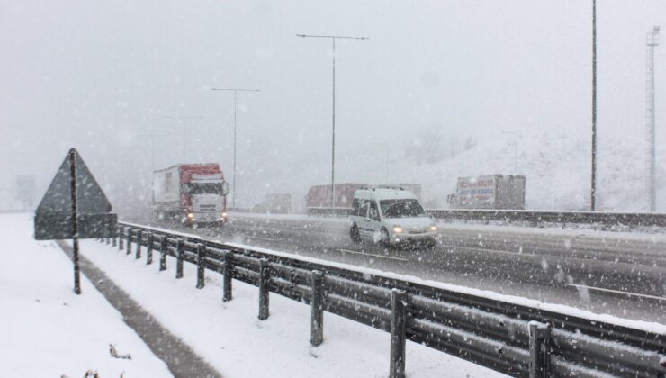 İstanbul’da kar alarmı: Tüm ilçeler için “sarı kod” uyarısı verildi, kar yağışı üç gün sürecek