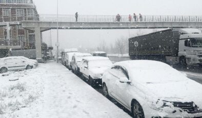 İstanbul’da kar yağışı..İptal edilen uçak seferlerinde artışa gidildi