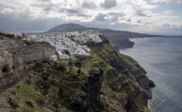 Santorini’deki depremler, halk ve turistler arasında paniğe yol açtı