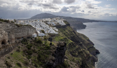 Santorini’deki depremler, halk ve turistler arasında paniğe yol açtı