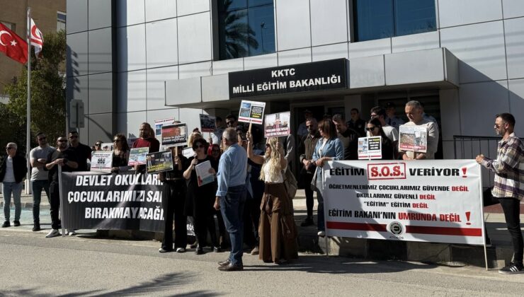 KTOEÖS, Milli Eğitim Bakanlığı önünde eylem yaptı:Devlet okullarını ve çocuklarımızı sahipsiz bırakmayacağız