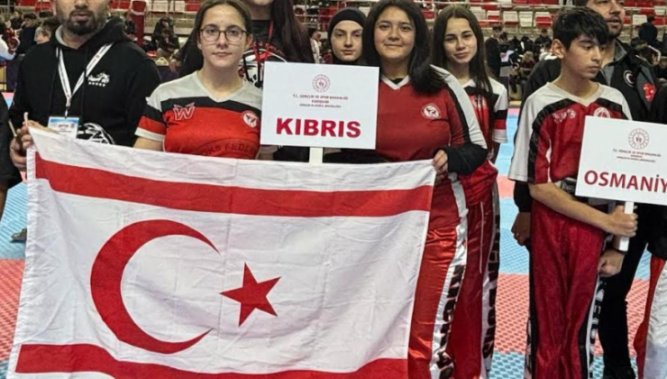 Eskişehir’de düzenlenen Okullar Arası Kick-Boks Turnuvası’nda KKTC’yi temsil eden sporcular Türkiye üçüncüsü oldu