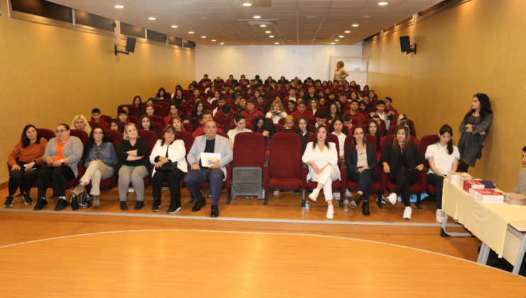 Gazeteci Yazar Başaran Düzgün Lefkoşa Türk Lisesi öğrencileri ile bir araya geldi