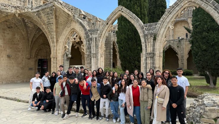 Erenköy Lisesi öğrencileri “Ülkemi Tanıyorum” projesi kapsamında Girne’yi gezdi
