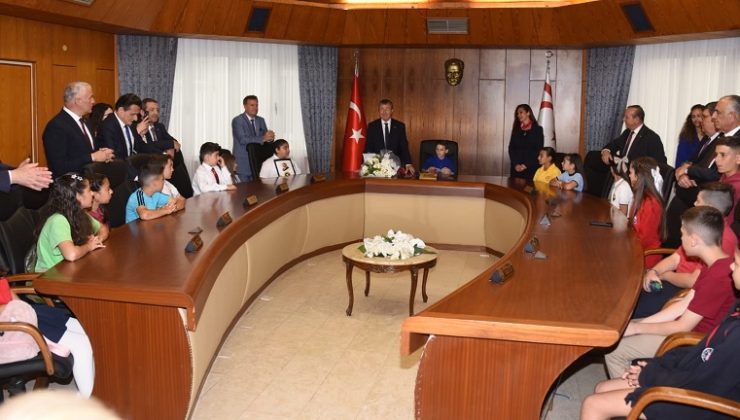 Bakanlık koltukları çocuklara devredildi