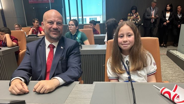 Küçük :23 Nisan halkın iradesine dayalı egemenliğin ve çocukların toplumdaki değerinin simgesidir