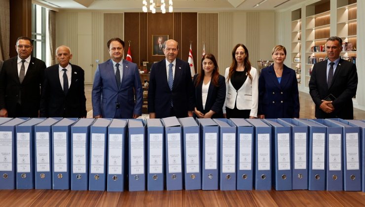 Cumhurbaşkanı Tatar, babası Rüstem Tatar’ın arşivini Milli Arşiv ve Araştırma Dairesi’ne devretti