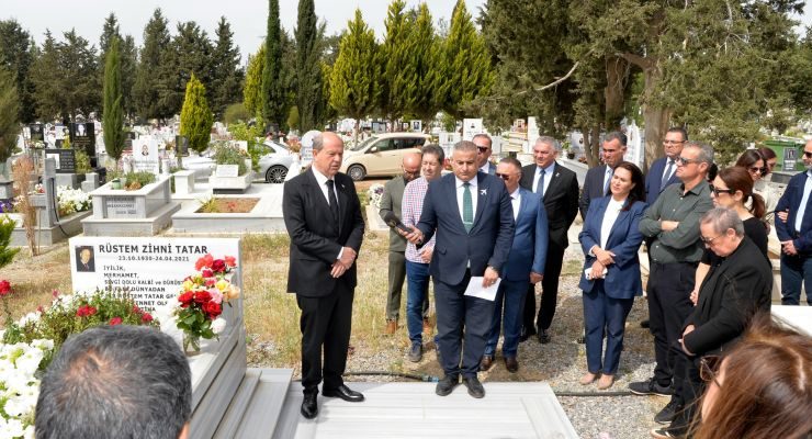 Cumhurbaşkanı Tatar, babası Rüstem Tatar’ın anma töreninde konuştu: “Rüstem Tatar, bu memlekete büyük hizmetler verdi ve tecrübelerini halkıyla paylaştı”