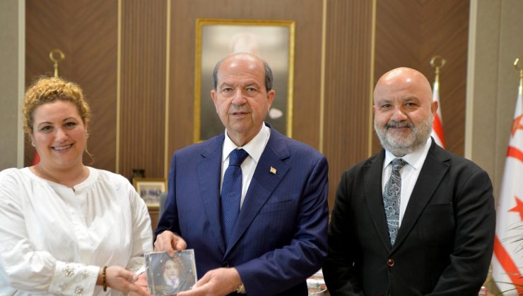 Cumhurbaşkanı Tatar’a albüm takdimi yapıldı