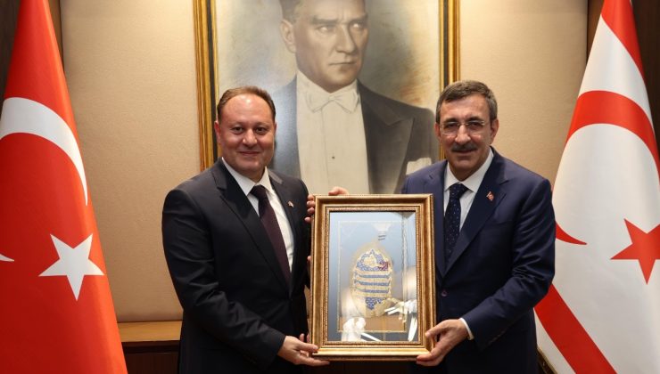 TC Cumhurbaşkanı Yardımcısı Yılmaz, Öztürkler’i yeni makamında ziyaret etti