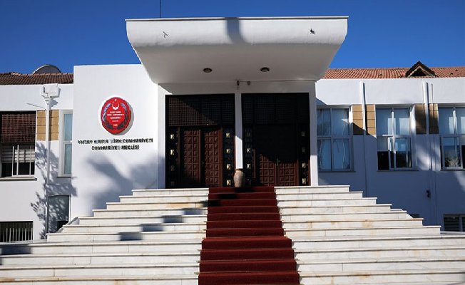 Tarihe tanıklık eden binaya veda… KKTC Cumhuriyet Meclisi’nde bir devir sona erdi