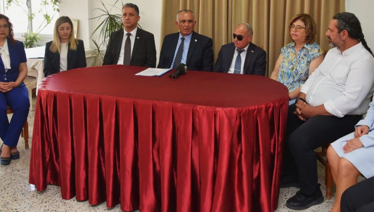 Çavuşoğlu, Kıbrıs Türk Engelliler Federasyonu’nu ve Rauf Raif Denktaş Görme Engelliler Özel Eğitim Okulu’nu ziyaret etti