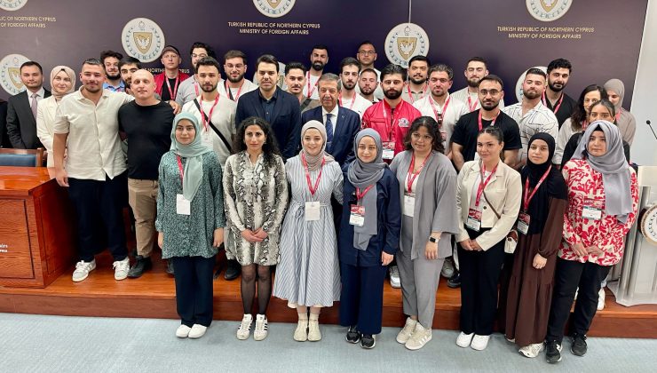 Dışişleri Bakanı Ertuğruloğlu, YTB Başkanı Eren ve Avrupa’dan gelen gençleri kabul etti