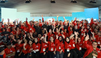 TC Milli Savunma Bakanı Güler, TEKNOFEST KKTC’de gençlerle bir araya geldi