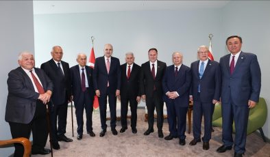 TBMM Başkanı Kurtulmuş, Lefkoşa’da TDT Aksakallar Konseyi üyeleriyle görüştü