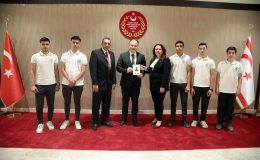 Meclis Başkanı Öztürkler Sedat Simavi Endüstri Meslek Lisesi öğrencilerini kabul etti