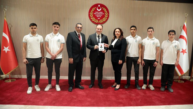 Meclis Başkanı Öztürkler Sedat Simavi Endüstri Meslek Lisesi öğrencilerini kabul etti