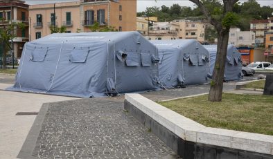 Campi Flegrei bölgesinde üst üste depremler: Napoli kentinde halkta endişeye neden oldu