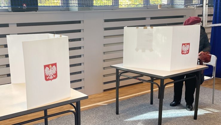 Polonya’da seçmenler, cumhurbaşkanı belirlemek için sandığa gitti