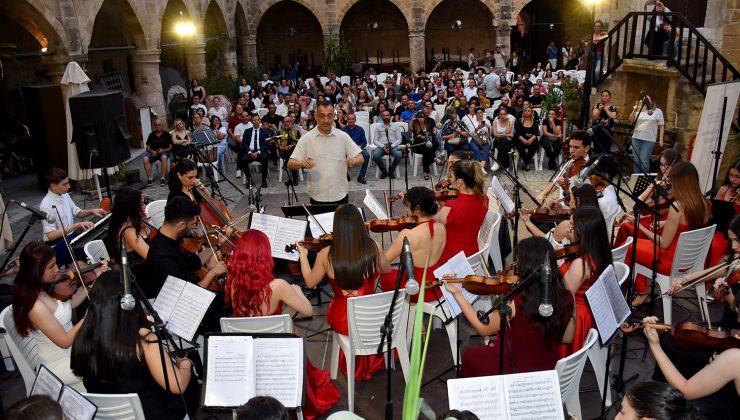 “Atatürk’le Yeniden Doğmak 2. Gençlik Konseri” Büyük Han’da gerçekleştirildi