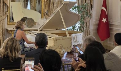 Piyanist Rüya Taner, Londra’da konser verdi