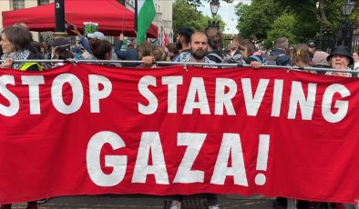Londra’da binlerce kişi, İngiltere’nin İsrail’e silah satışını protesto etti