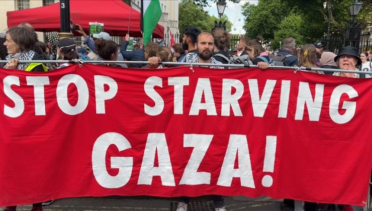 Londra’da binlerce kişi, İngiltere’nin İsrail’e silah satışını protesto etti